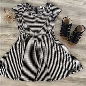 I’m in love with Derrick striped dress. ❤️ Size L